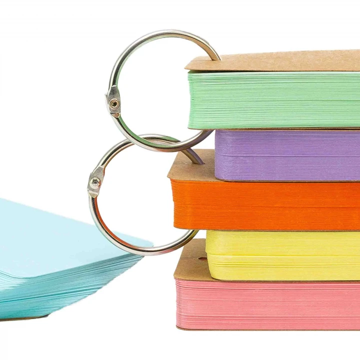 group image with 5 colours of flash cards stack on top of each other to the right and 1 colour opened like a fan on the left